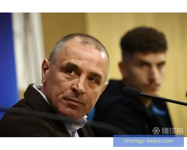 斯洛伐克主帅卡尔佐纳面临挑战，球队状态回暖值得关注